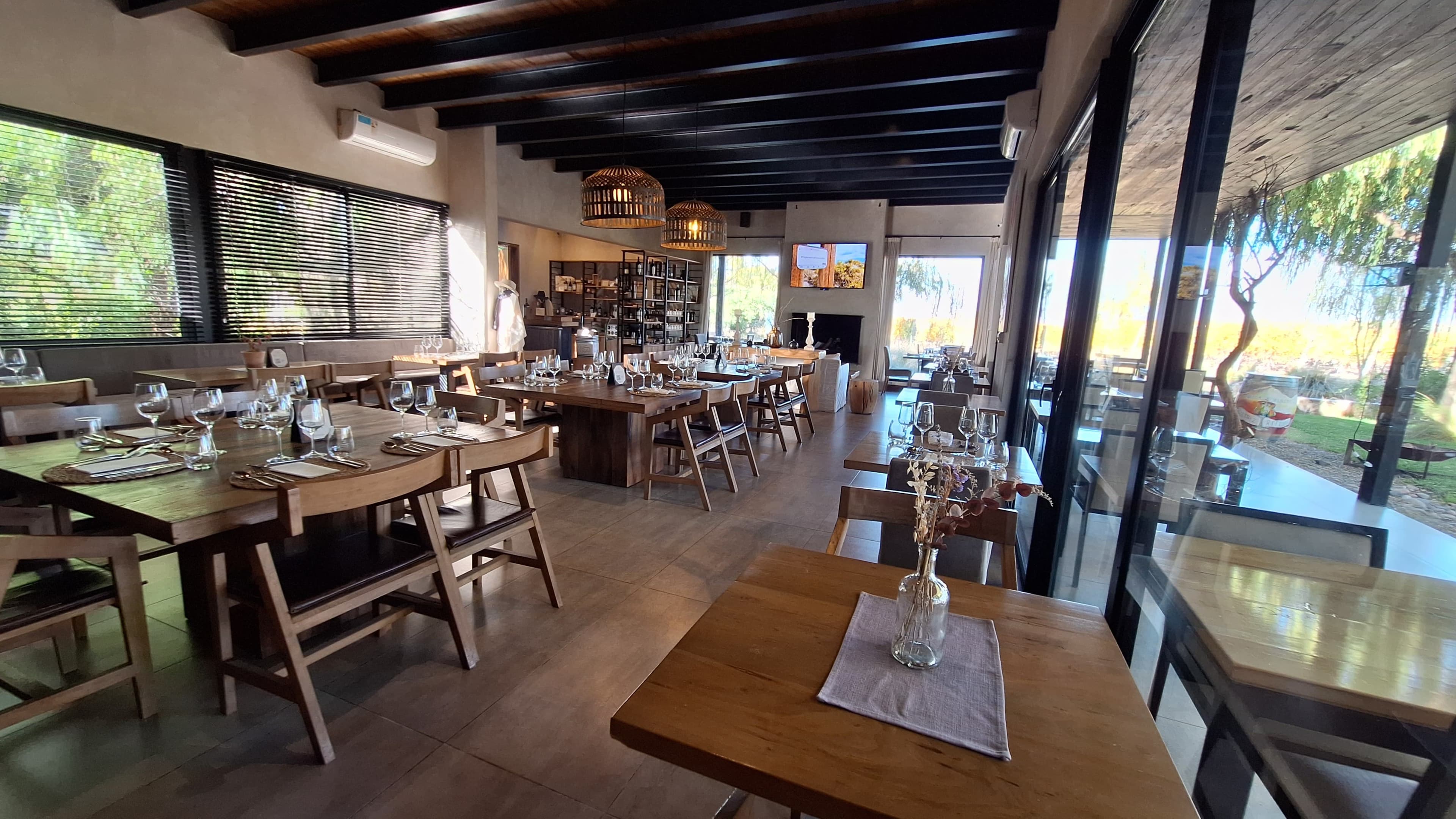Salón gastronómico de bodega en Mendoza